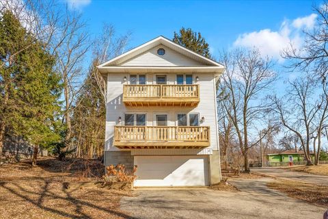 Photo of 49 N Lake Avenue, Fox Lake, IL 60020 (MLS # 12574282)