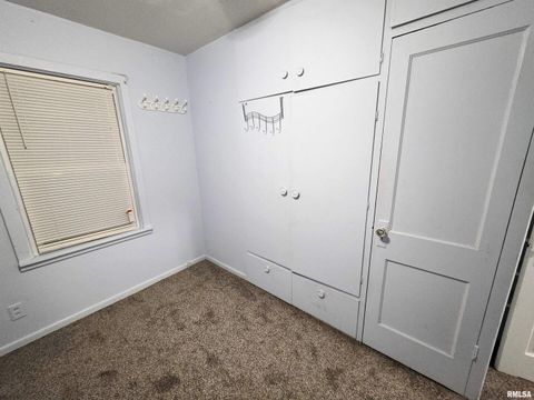 Tiny photo for 1037 E 3RD Street, Flora, IL 62839 (MLS # EB460737)