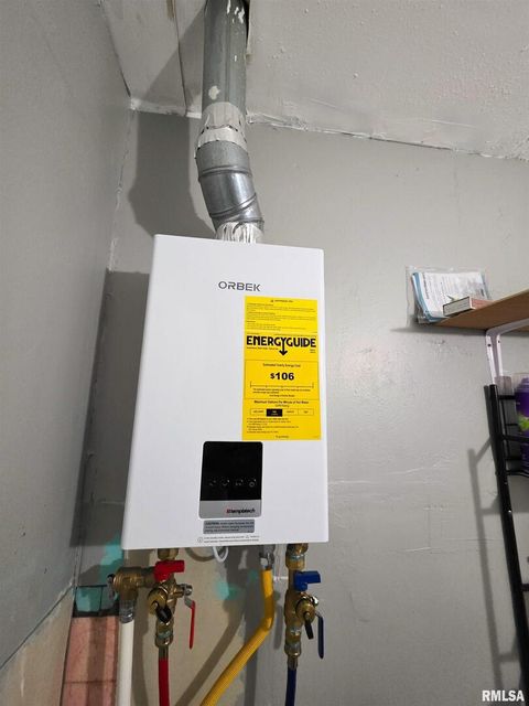 Tiny photo for 1037 E 3RD Street, Flora, IL 62839 (MLS # EB460737)