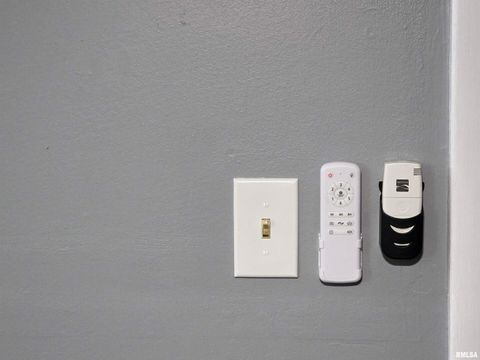 Tiny photo for 1037 E 3RD Street, Flora, IL 62839 (MLS # EB460737)