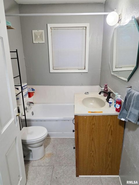 Tiny photo for 1037 E 3RD Street, Flora, IL 62839 (MLS # EB460737)