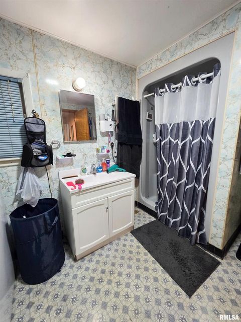 Tiny photo for 1037 E 3RD Street, Flora, IL 62839 (MLS # EB460737)