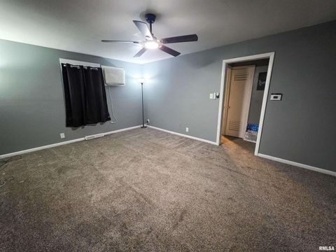 Tiny photo for 1037 E 3RD Street, Flora, IL 62839 (MLS # EB460737)