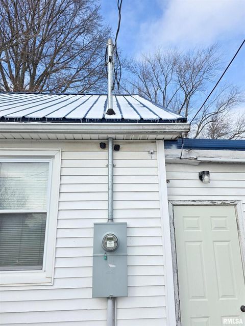 Tiny photo for 1037 E 3RD Street, Flora, IL 62839 (MLS # EB460737)
