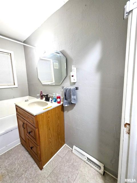 Tiny photo for 1037 E 3RD Street, Flora, IL 62839 (MLS # EB460737)