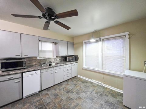 Tiny photo for 1037 E 3RD Street, Flora, IL 62839 (MLS # EB460737)