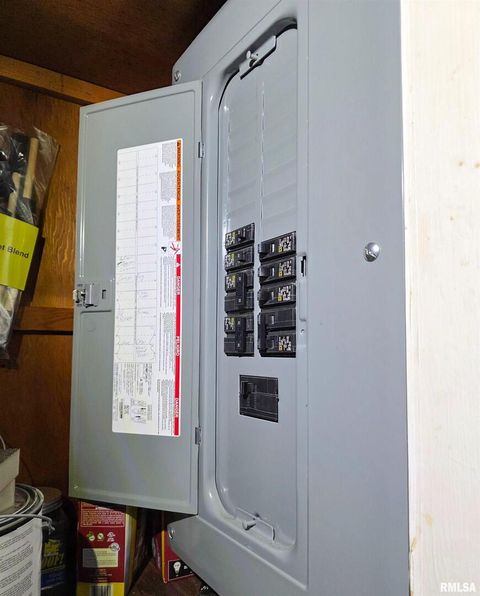 Tiny photo for 1037 E 3RD Street, Flora, IL 62839 (MLS # EB460737)