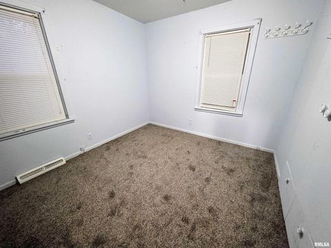 Tiny photo for 1037 E 3RD Street, Flora, IL 62839 (MLS # EB460737)