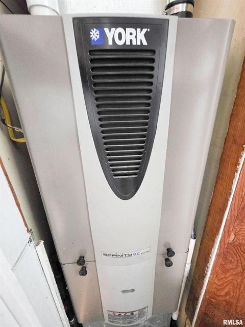 Tiny photo for 1037 E 3RD Street, Flora, IL 62839 (MLS # EB460737)