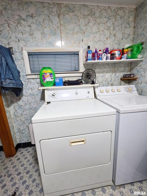 Tiny photo for 1037 E 3RD Street, Flora, IL 62839 (MLS # EB460737)