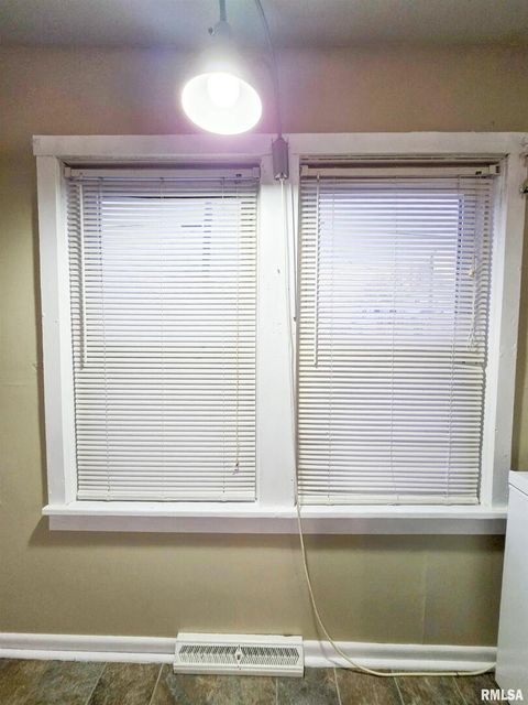 Tiny photo for 1037 E 3RD Street, Flora, IL 62839 (MLS # EB460737)