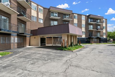 Photo of 9820 S Pulaski Road #203, Oak Lawn, IL 60453 (MLS # 12656254)