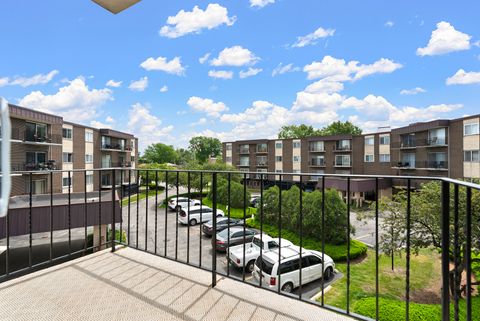 Tiny photo for 9820 S Pulaski Road #203, Oak Lawn, IL 60453 (MLS # 12656254)