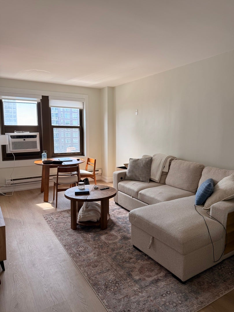 1211 N LASALLE Street 901