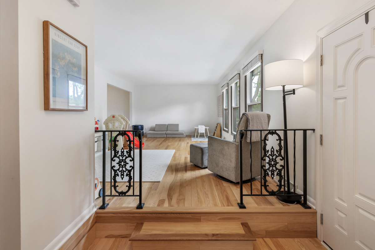 1605 Mayflower Drive