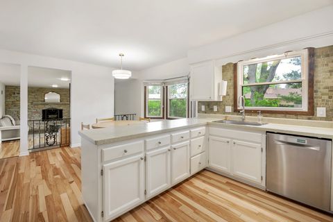 Tiny photo for 1605 Mayflower Drive, DeKalb, IL 60115 (MLS # 12651675)
