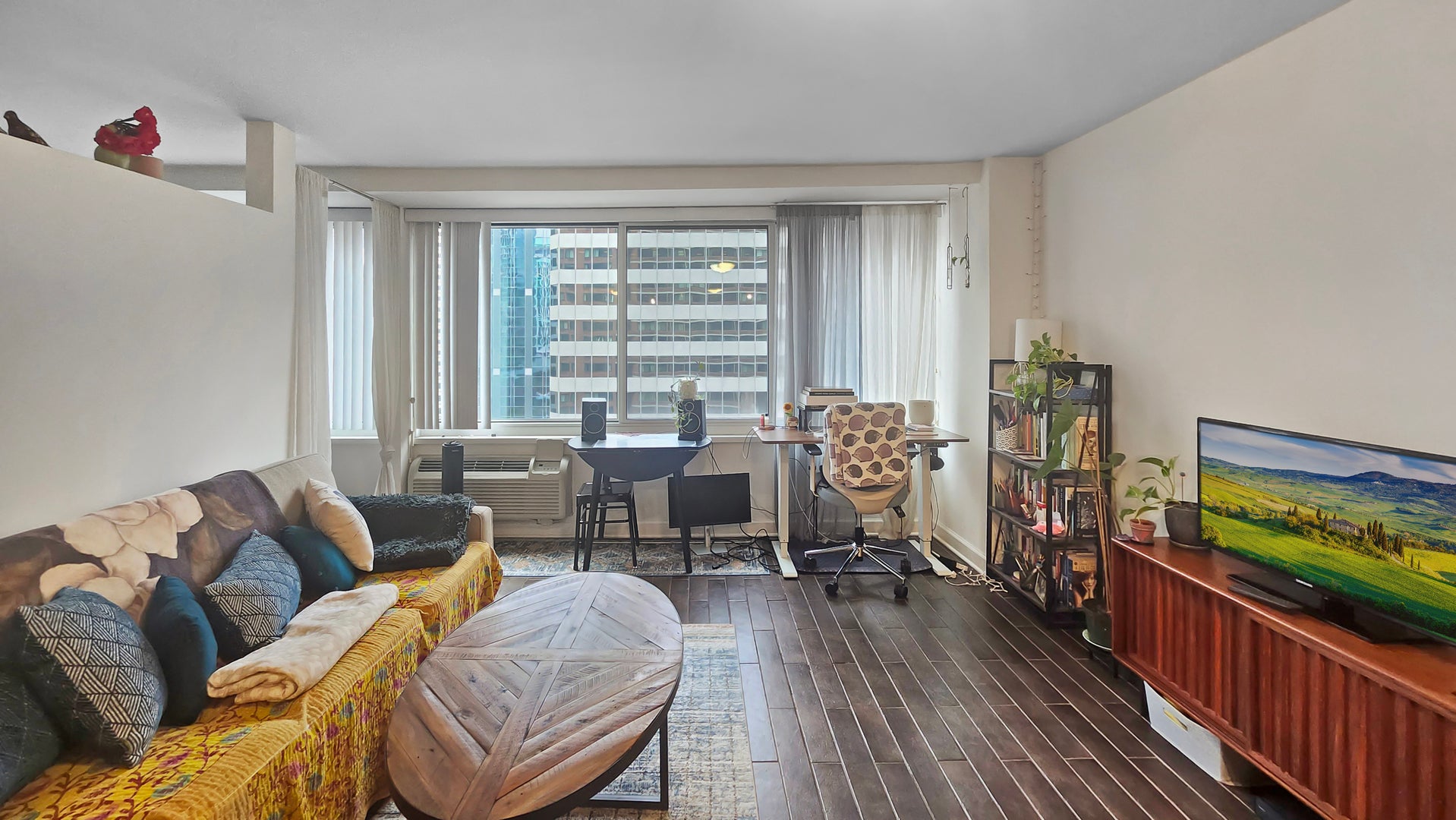 211 E Ohio Street 1505