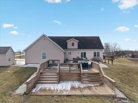 Tiny photo for 2572 160th Avenue, Aledo, IL 61231 (MLS # 12551033)