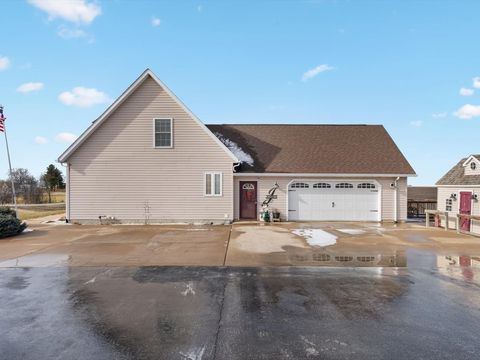 Tiny photo for 2572 160th Avenue, Aledo, IL 61231 (MLS # 12551033)