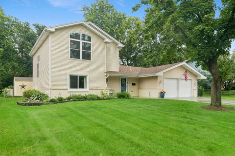 Photo of 2S155 Mayfield Lane, Glen Ellyn, IL 60137 (MLS # 12687785)