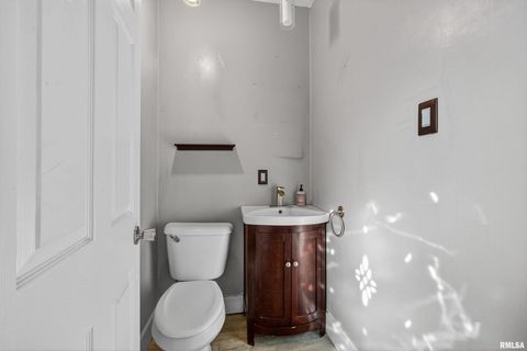 Tiny photo for 1525 W HIGH Street, Davenport, IA 52804 (MLS # QC4268905)