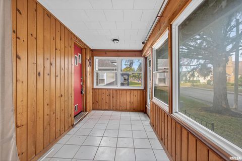 Tiny photo for 1525 W HIGH Street, Davenport, IA 52804 (MLS # QC4268905)