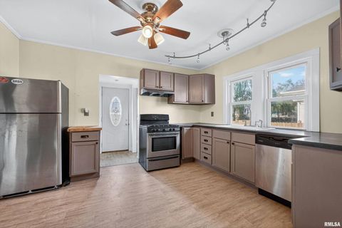 Tiny photo for 1525 W HIGH Street, Davenport, IA 52804 (MLS # QC4268905)