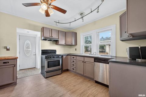 Tiny photo for 1525 W HIGH Street, Davenport, IA 52804 (MLS # QC4268905)