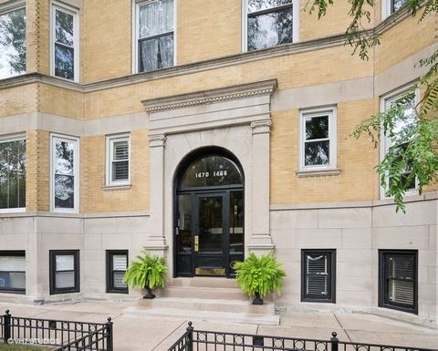 1466 W Warner Avenue 2W Chicago IL 60613