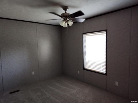 Tiny photo for 1207 SW 6TH Street, Fairfield, IL 62837 (MLS # EB460372)