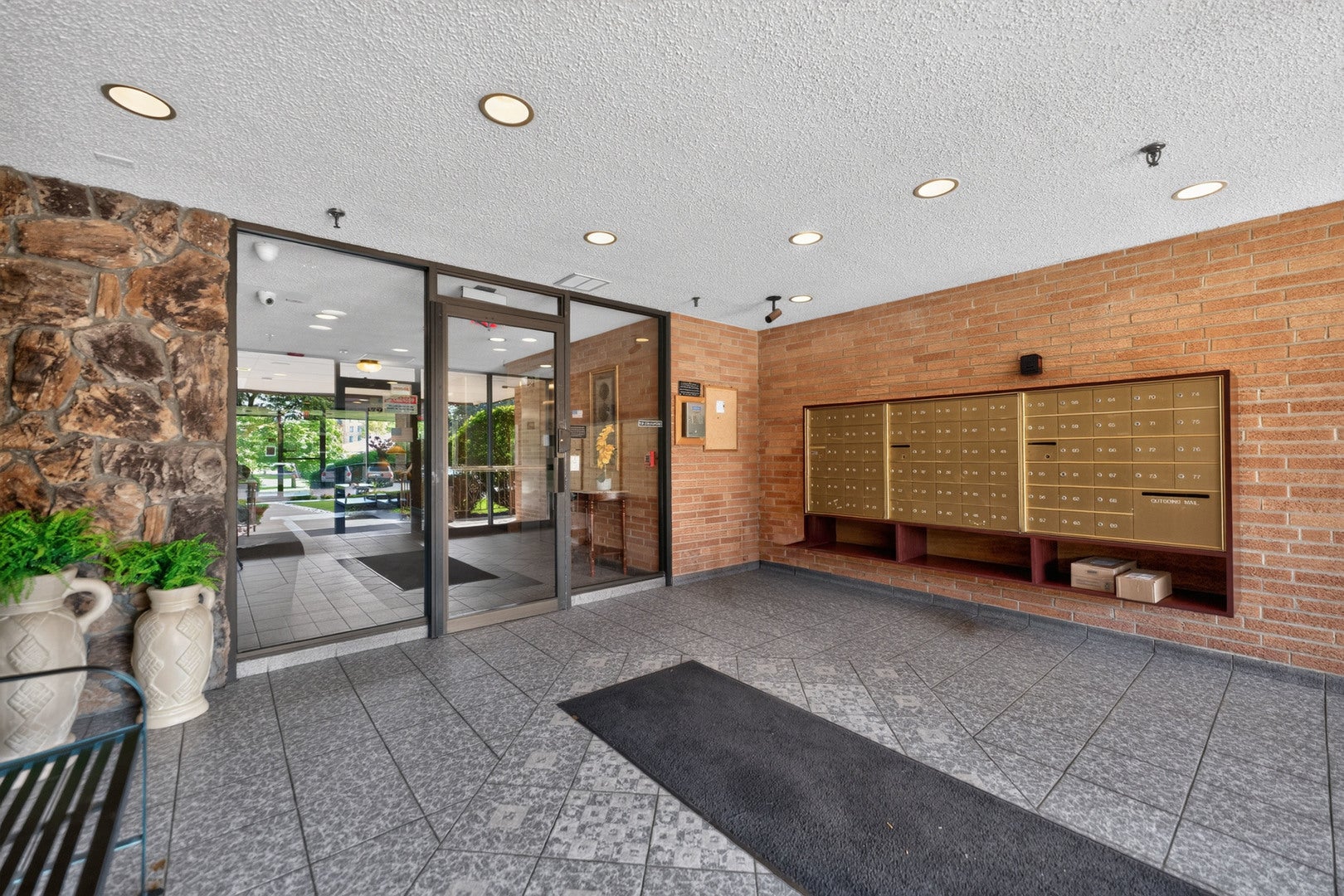 1727 W CRYSTAL Lane 611