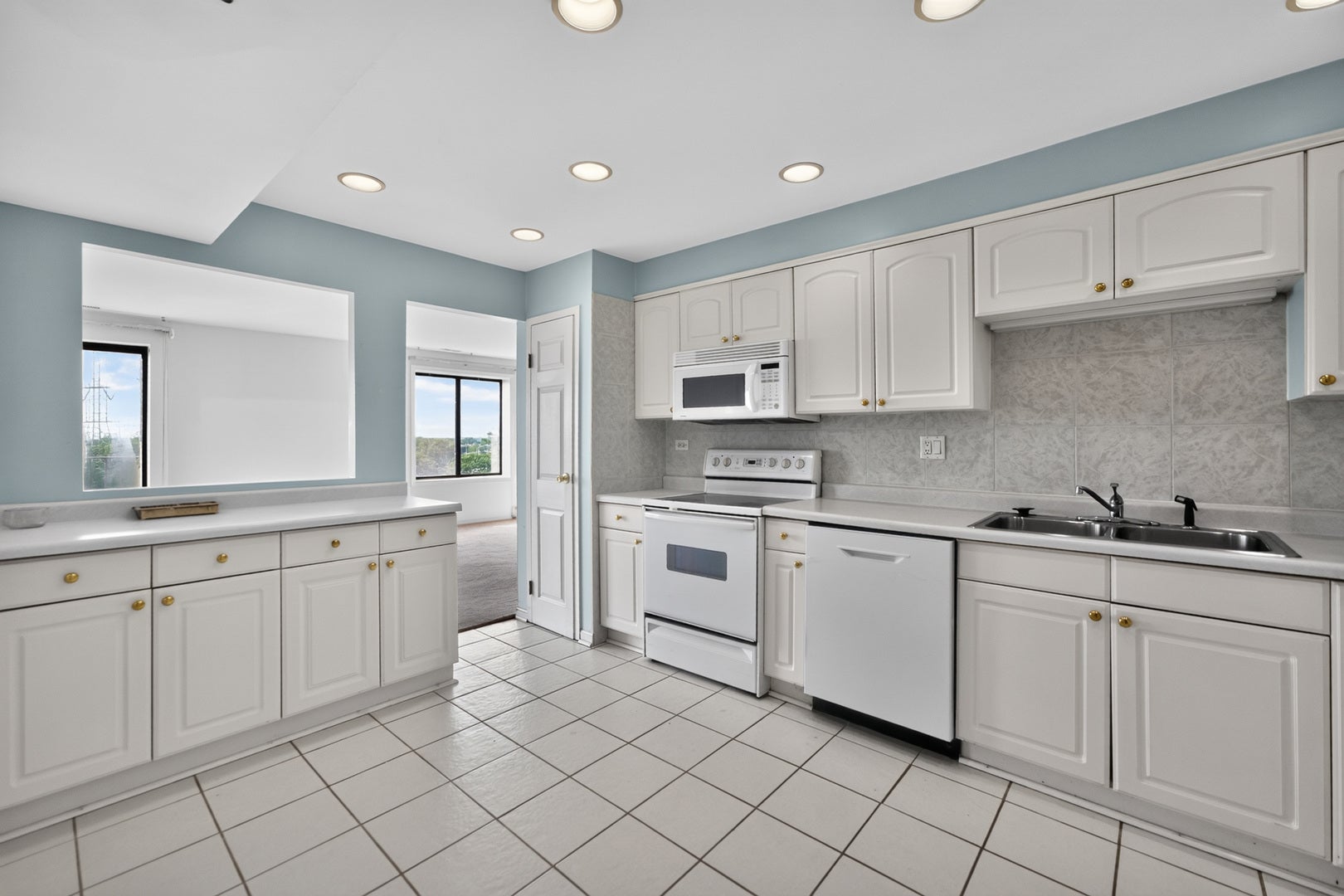 1727 W CRYSTAL Lane 611