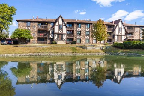 Tiny photo for 527 Cumnor Road #107, Westmont, IL 60559 (MLS # 12479852)