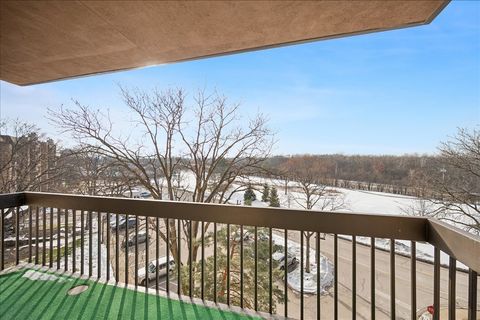 Tiny photo for 1721 Mission Hills Road #406, Northbrook, IL 60062 (MLS # 12520556)