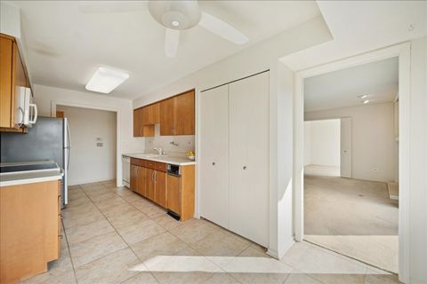 Tiny photo for 1721 Mission Hills Road #406, Northbrook, IL 60062 (MLS # 12520556)