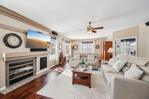 Tiny photo for 1195 Hadley Circle, Gurnee, IL 60031 (MLS # 12596487)
