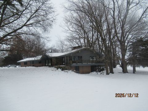 Photo of 1943 Woodside Drive, Freeport, IL 61032 (MLS # 12545965)