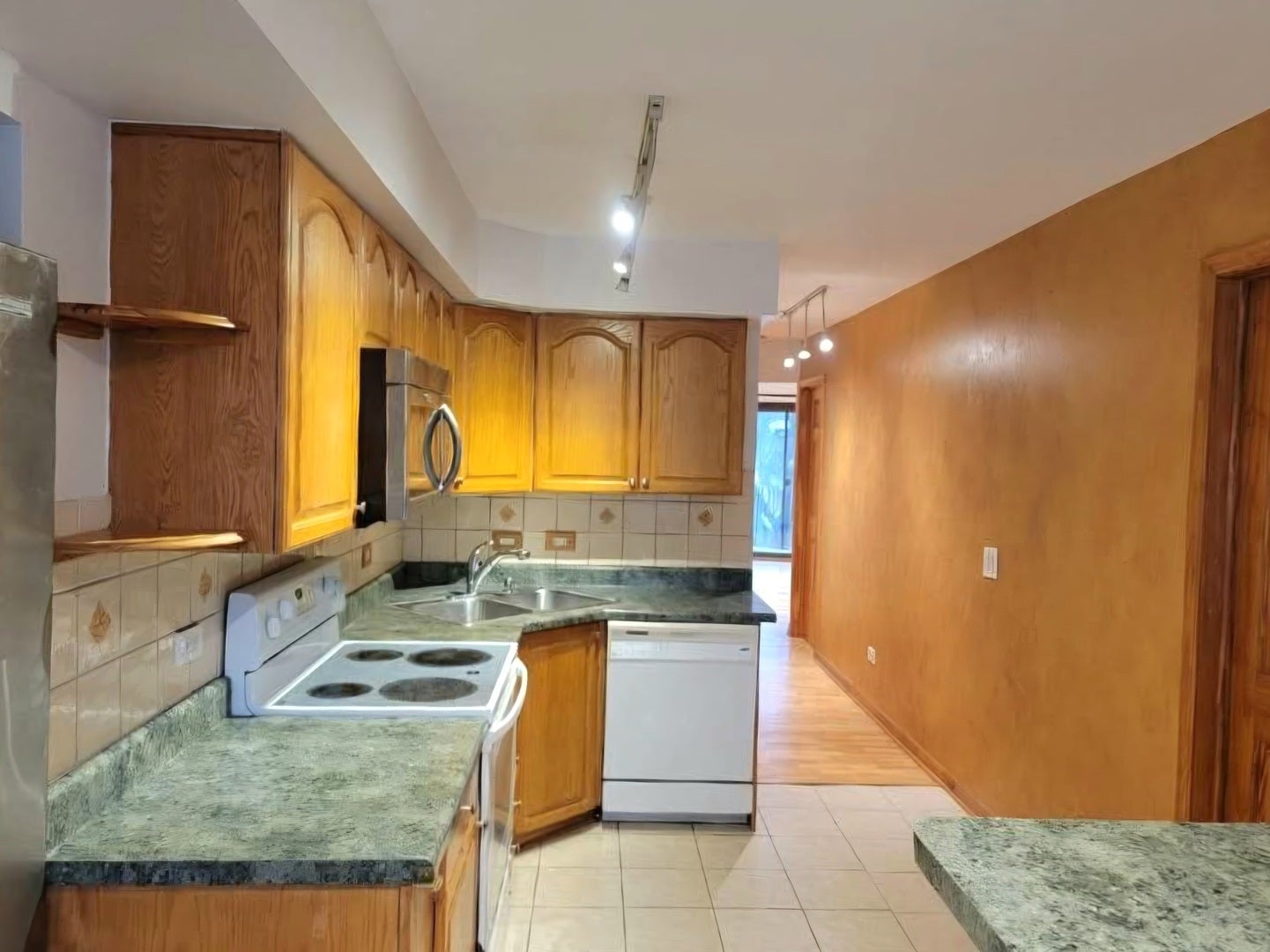 9709 Bianco Terrace E