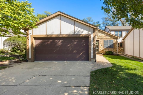 Photo of 913 Wheaton Oaks Drive, Wheaton, IL 60187 (MLS # 12781450)