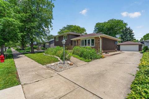 Tiny photo for 18525 Bock Road, Lansing, IL 60438 (MLS # 12666598)