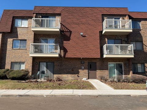 Photo of 703 W Central Road #1C8, Mount Prospect, IL 60056 (MLS # 12611424)