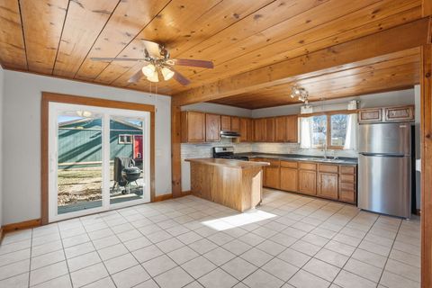 Tiny photo for 2137 Vine Street, Davenport, IA 52804 (MLS # 12557903)