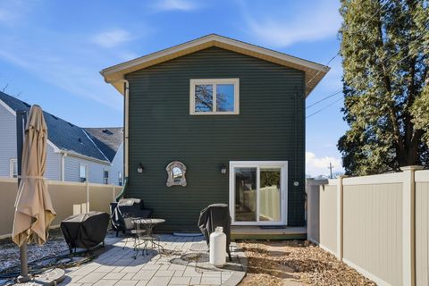 Tiny photo for 2137 Vine Street, Davenport, IA 52804 (MLS # 12557903)