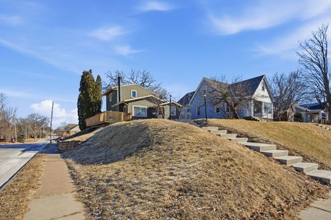 Tiny photo for 2137 Vine Street, Davenport, IA 52804 (MLS # 12557903)