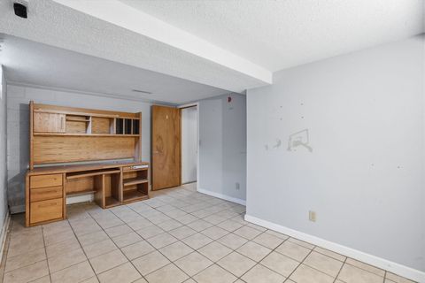 Tiny photo for 2137 Vine Street, Davenport, IA 52804 (MLS # 12557903)