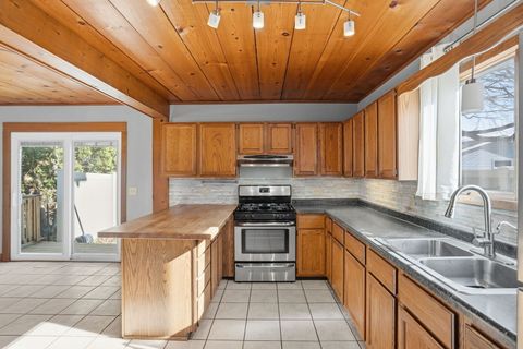 Tiny photo for 2137 Vine Street, Davenport, IA 52804 (MLS # 12557903)