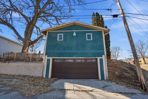 Tiny photo for 2137 Vine Street, Davenport, IA 52804 (MLS # 12557903)