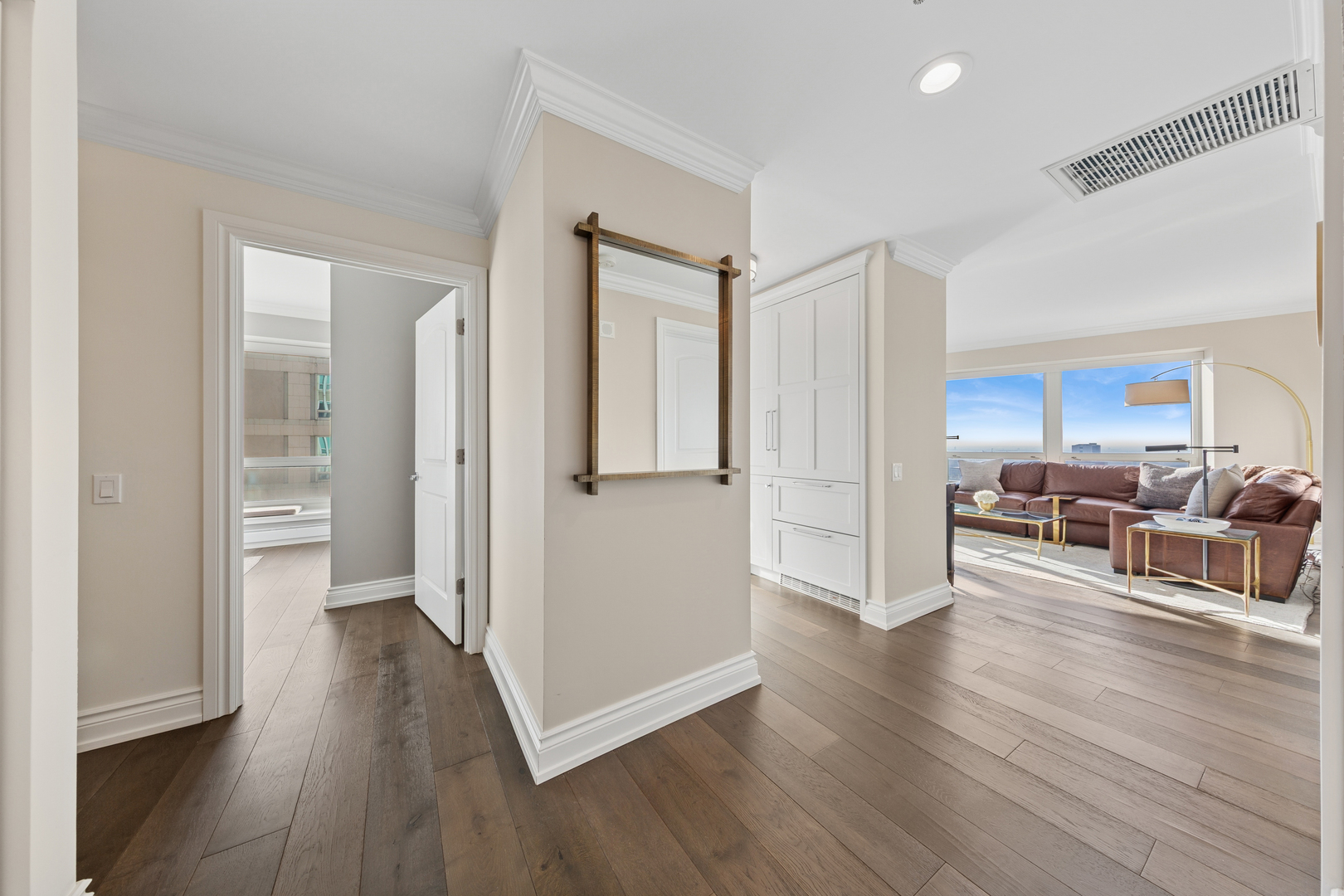 57 E Delaware Place 3906