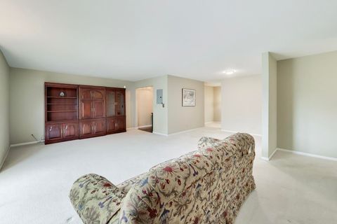 Tiny photo for 400 Ascot Drive #1M, Park Ridge, IL 60068 (MLS # 12604346)