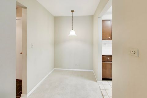 Tiny photo for 400 Ascot Drive #1M, Park Ridge, IL 60068 (MLS # 12604346)